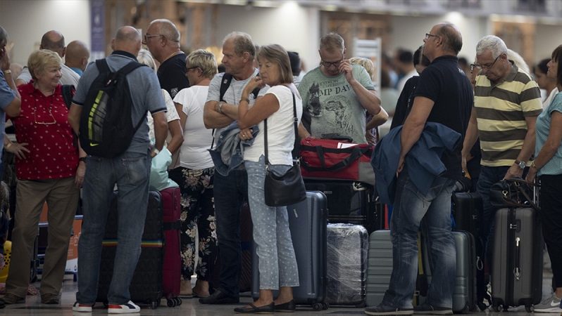 antalya'ya hava yoluyla gelen yabancı turist sayısı 12 milyonu aştı