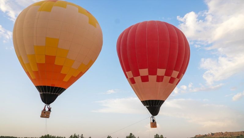kapadokya'nın simgesi balonlar diyarbakır'da dicle vadisi'nde yükseldi