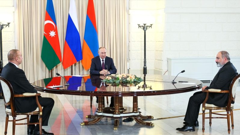 putin, aliyev ve paşinyan'la yaptığı üçlü görüşmenin ardından açıklamalarda bulundu